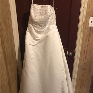 Wedding dress size 18 NWT